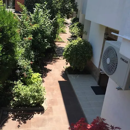 The White Complex Tatil Evi *