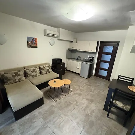 The White Complex 펜션 네세부르