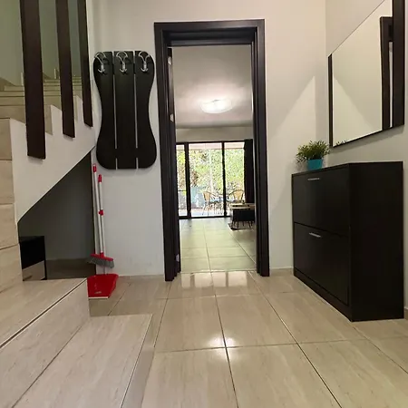 The White Complex 펜션 네세부르