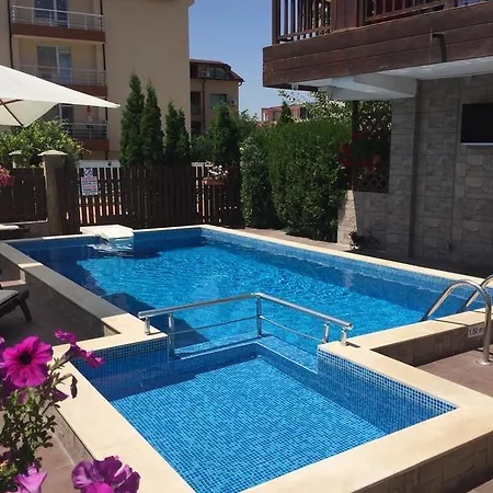 The White Complex 펜션 *