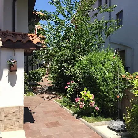 펜션 The White Complex