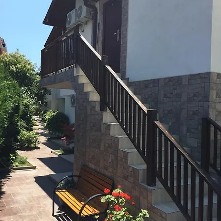 펜션 The White Complex 네세부르